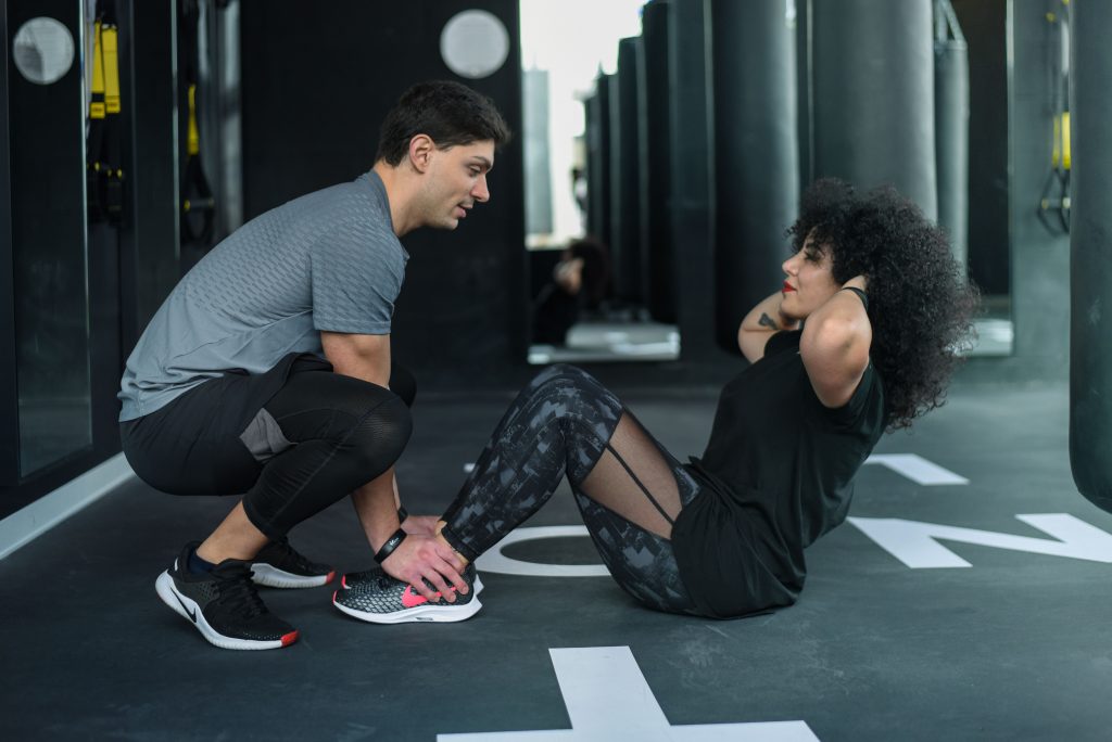 Allenamento addominali con il personal trainer