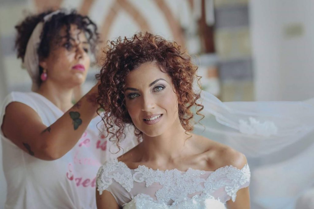 acconciature per matrimonio capelli ricci